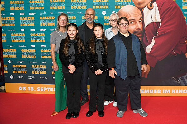 Filmpremiere 'Ganzer halber Bruder' in Hannover