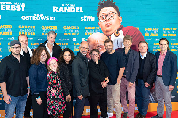 Filmpremiere 'Ganzer halber Bruder' in Hamburg
