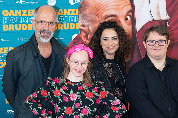 Filmpremiere 'Ganzer halber Bruder' in Hamburg