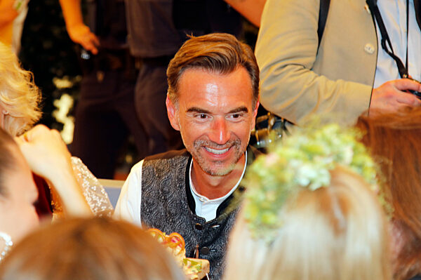 Wiesn Anstich im Schottenhamel Festzelt auf dem Oktoberfest 2025 in München