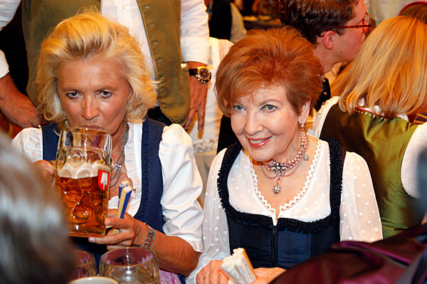 Wiesn Anstich im Schottenhamel Festzelt auf dem Oktoberfest 2025 in München