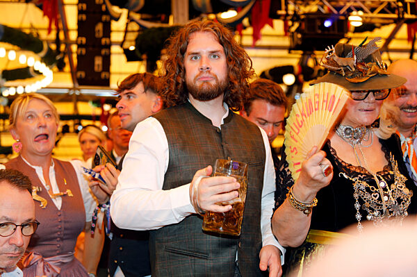 Wiesn Anstich im Schottenhamel Festzelt auf dem Oktoberfest 2025 in München