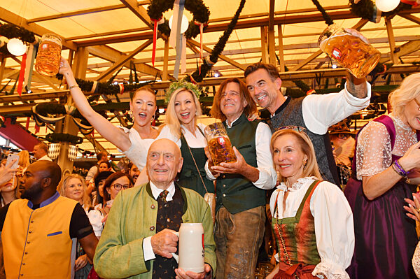Wiesn Anstich im Schottenhamel Festzelt auf dem Oktoberfest 2025 in München