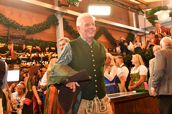 Wiesn Anstich im Schottenhamel Festzelt auf dem Oktoberfest 2025 in München