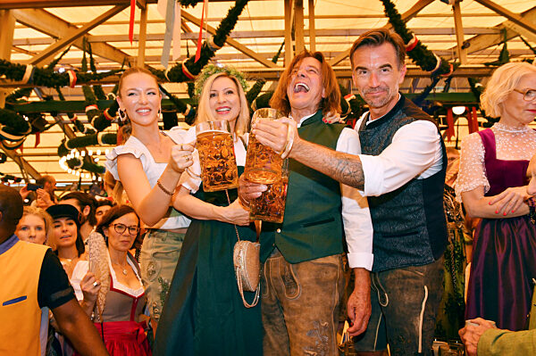 Wiesn Anstich im Schottenhamel Festzelt auf dem Oktoberfest 2025 in München