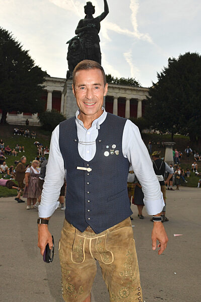 Almauftrieb beim Oktoberfest 2025 in München