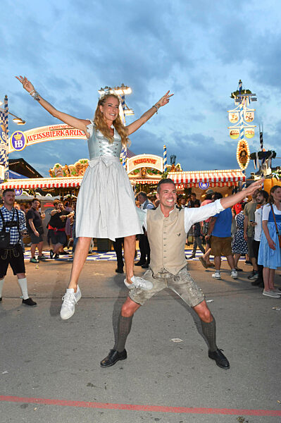 Almauftrieb beim Oktoberfest 2025 in München