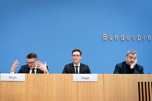 Bundespressekonferenz '3 Löwen Allianz' in Berlin