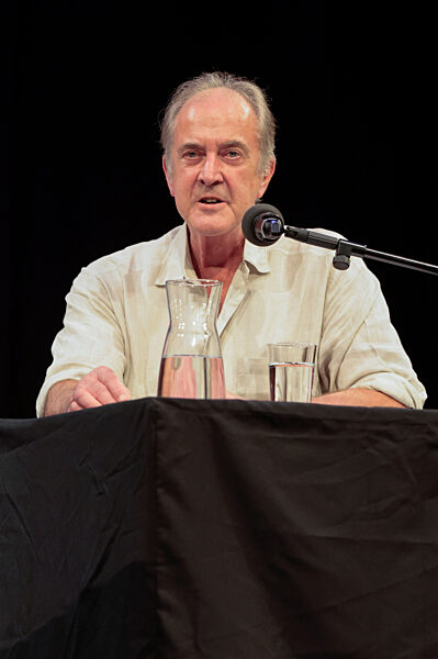 Ulrich Noethen und Salman Rushdie auf der lit.Cologne 2026