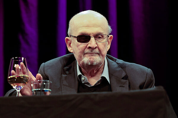 Ulrich Noethen und Salman Rushdie auf der lit.Cologne 2026