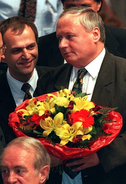 Sensation in Mannheim: Lafontaine zum SPD-Chef gewählt