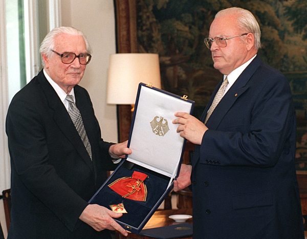Grosses Bundesverdienstkreuz für den "Vater des Computers"