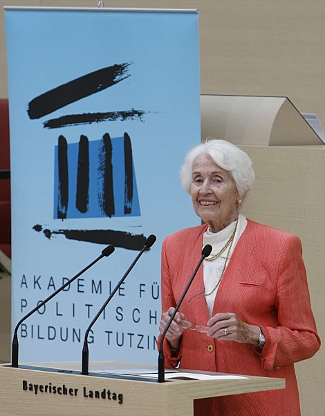 Hildegard Hamm-Brücher (FDP) spricht am Mittwoch (20.06...