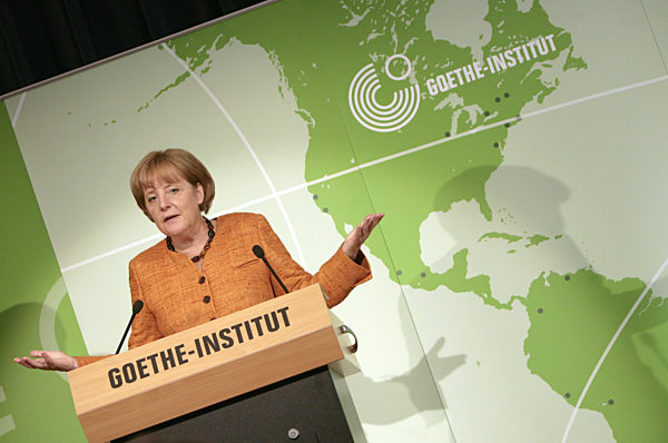 Bundeskanzlerin Angela Merkel (CDU) hält am Montag (08.09...