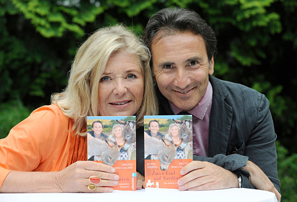 Jutta Speidel und Lebensgefährte stellen Buch vor