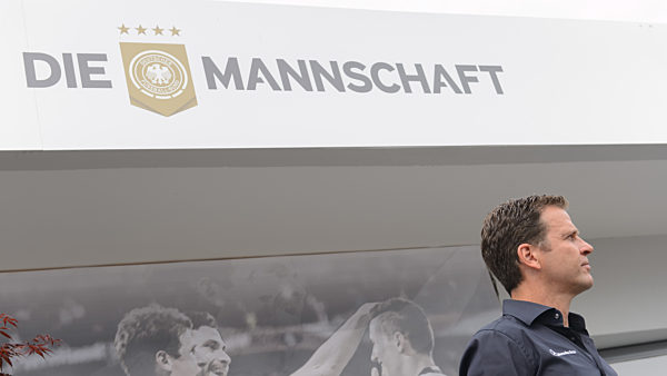 GES/ Fussball/ DFB-Pressekonferenz Evian, 30.06.2016