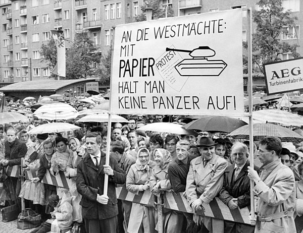 Protest in Westberlin nach Mauerbau 1961