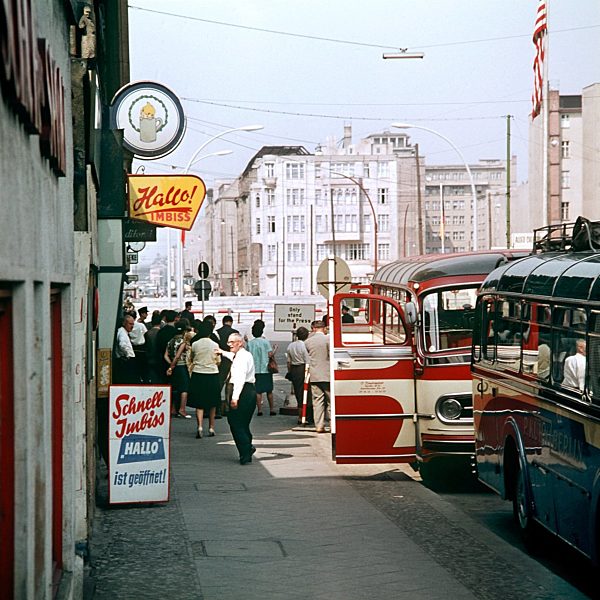 Reisebusse am Checkpoint Charlie
