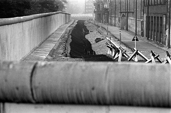Neue Befestigungen an der Berliner Mauer