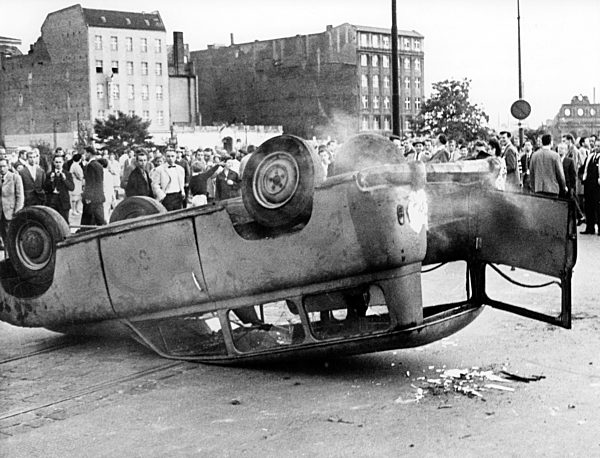Mehrtägige Demonstrationen in Berlin 1962 nach dem Tod von Maueropfer Peter Fechter