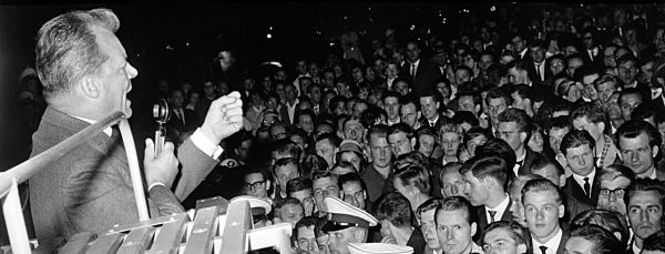 Mehrtägige Demonstrationen in Berlin 1962 nach dem Tod von Maueropfer Peter Fechter