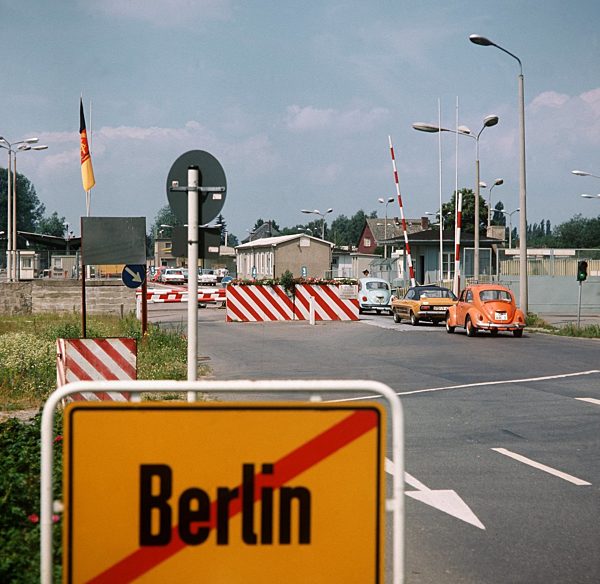 Berliner Grenzübergang Heerstraße
