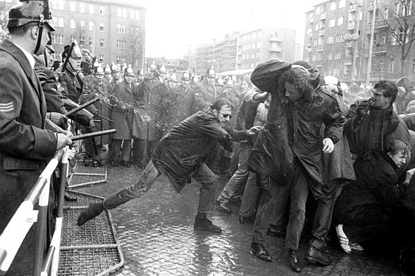 Protestdemonstrationen nach Attentat auf Dutschke