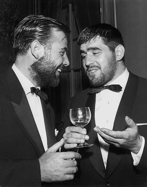 Bärtig: Joachim Fuchsberger und Mario Adorf