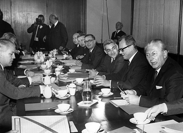 Bundeskabinett tagt 1967 in Berlin