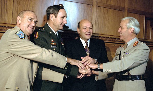 Walter Momper, Stadtkommandanten 1990