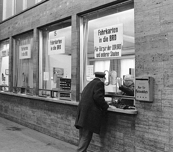 DDR - Bahnhof Friedrichstraße 1980