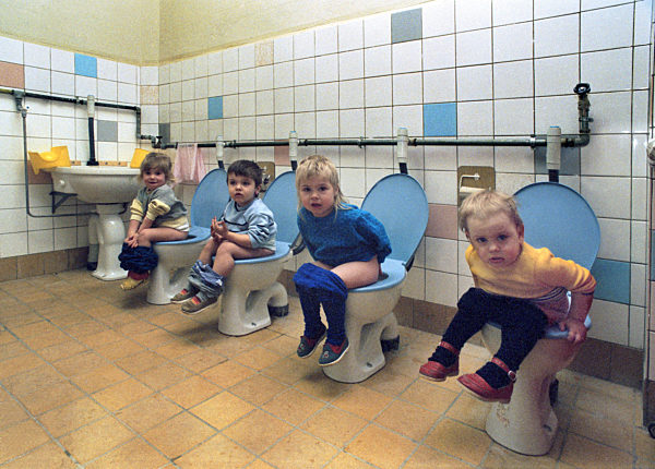 DDR - Kindertagesstätte in Berlin Prenzlauer Berg 1990