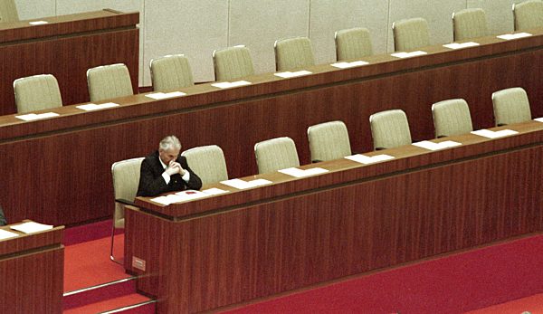 DDR - Hans Modrow in der Volkskammer 1989