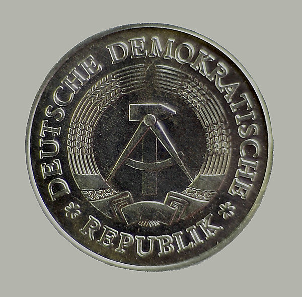 DDR-Emblem auf Markstück