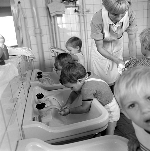 DDR -  Kindergarten/Kinderkrippe -  Sauberkeit