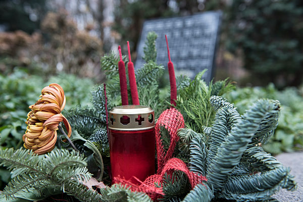 Grabschmuck im Herbst - Friedhof Georgen-Parochial I - Berlin