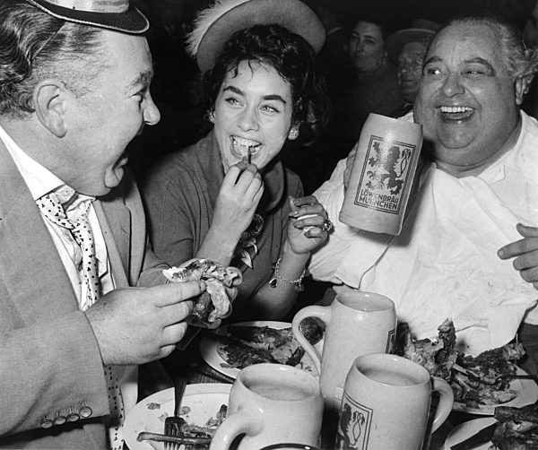 Prominente auf dem Oktoberfest - 1957