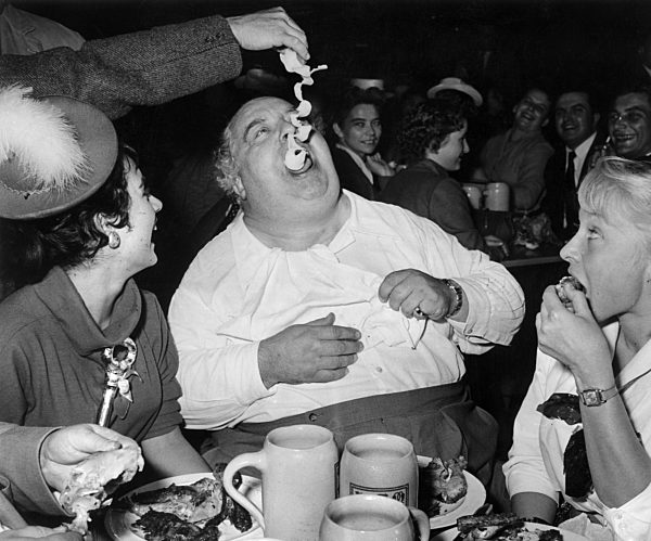 Oktoberfest in München 1957 - Prominente