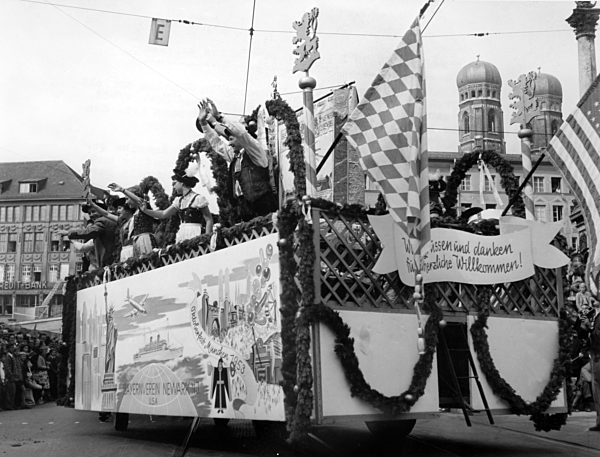 Oktoberfest in München 1953 - Trachtenumzug