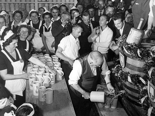 Oktoberfest in München 1959 - O'zapft is!