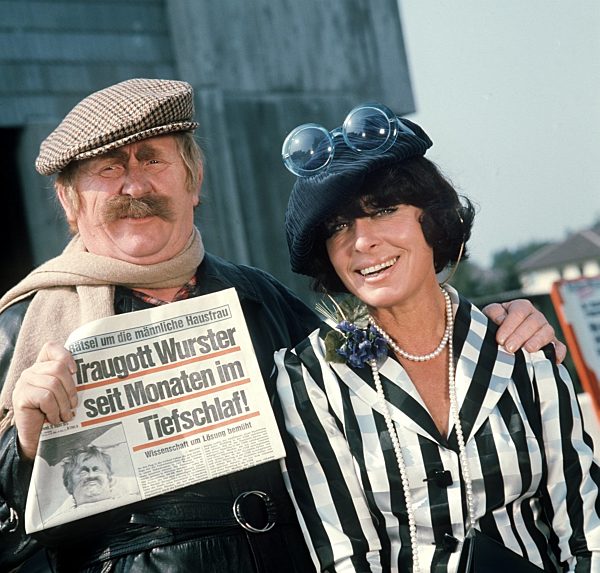 Gert Fröbe und Barbara Rütting in "Mein Onkel Theodor"