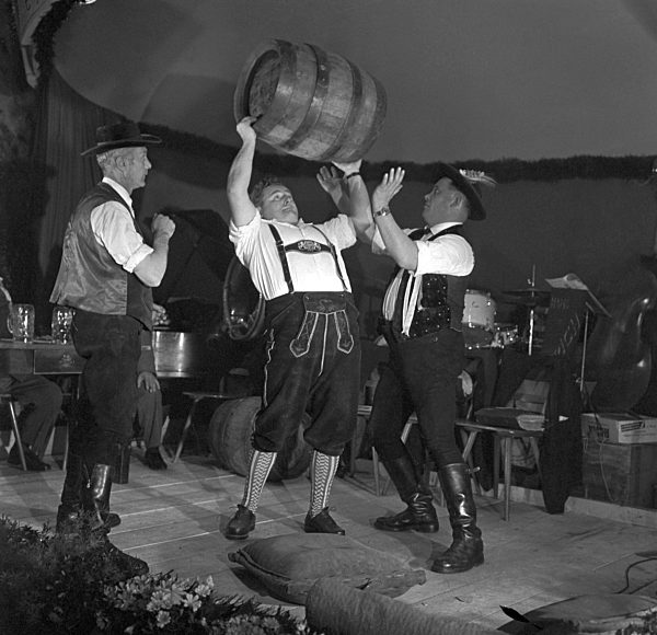 Bayrisches "Bierfassel-Stemmen" in München