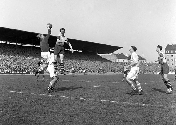 Soccer - FC Bayern Munich - Manchester City 3-3