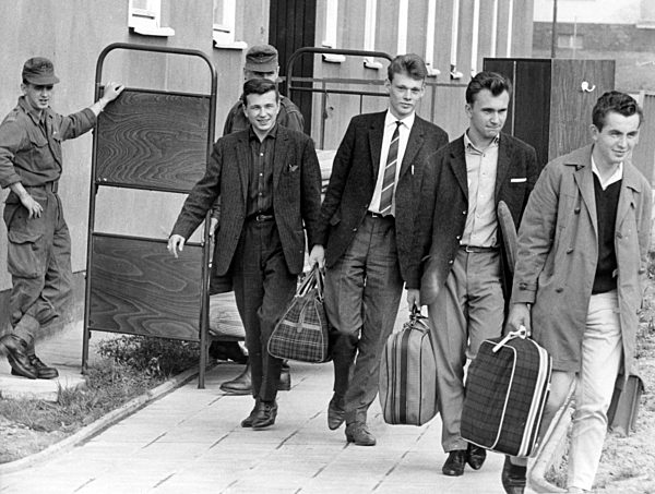 Conscripts arriving at barracks