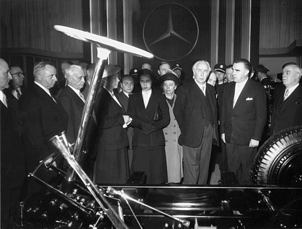 Erste Internationale Automobil-Ausstellung eröffnet