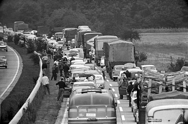 Fußgänger auf der Autobahn