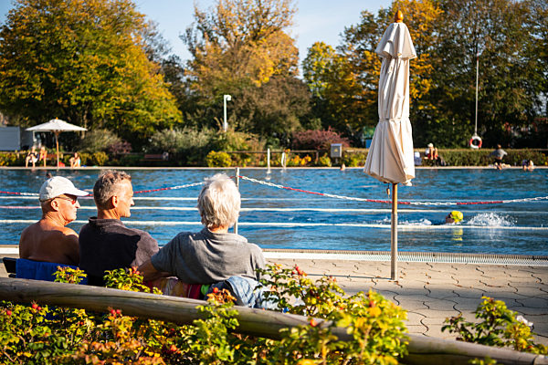 Tübinger Freibadsaison im Oktober