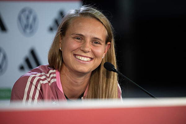 Fußball-WM Frauen - Pressekonferenz Deutschland