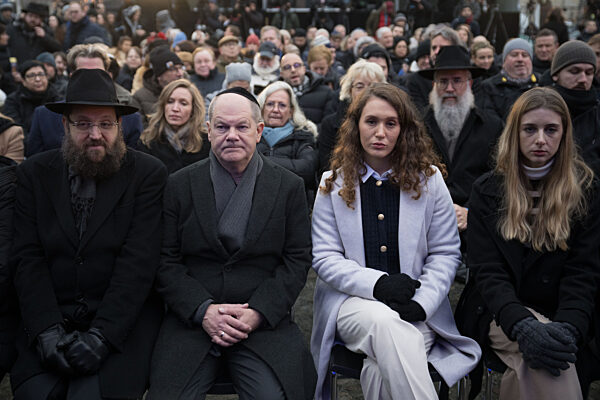 Chanukka-Lichterfest mit Bundeskanzler Olaf Scholz