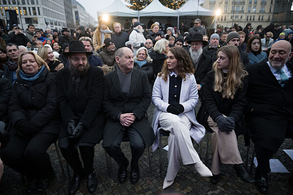 Chanukka-Lichterfest mit Bundeskanzler Olaf Scholz